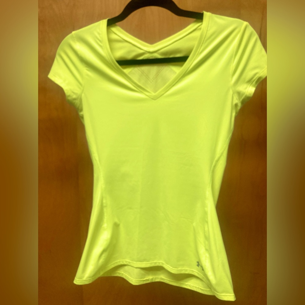 XS Under Armour Short Sleeve running shirt